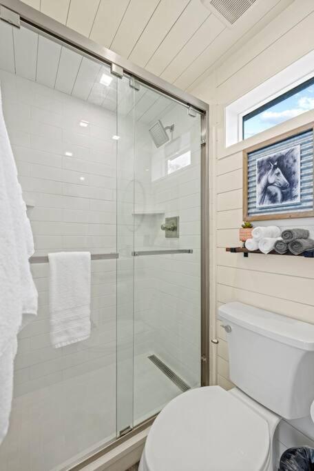 New The Perry Cozy Container Home Фредериксберг Экстерьер фото