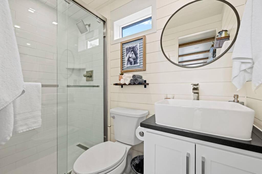 New The Perry Cozy Container Home Фредериксберг Экстерьер фото