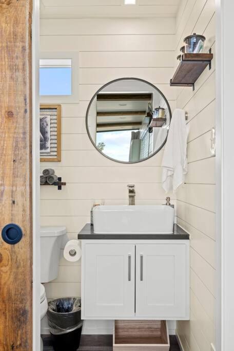 New The Perry Cozy Container Home Фредериксберг Экстерьер фото