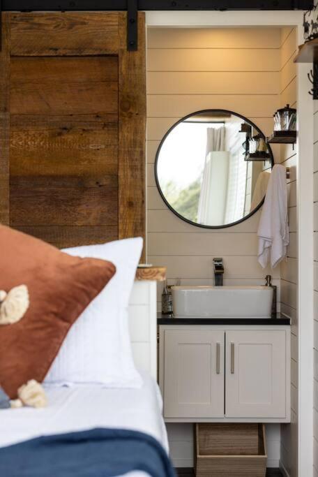New The Perry Cozy Container Home Фредериксберг Экстерьер фото